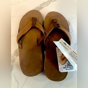 Brand New - never worn - Men’s Rainbow 302 Flip-Flop Brown Leather Sandals